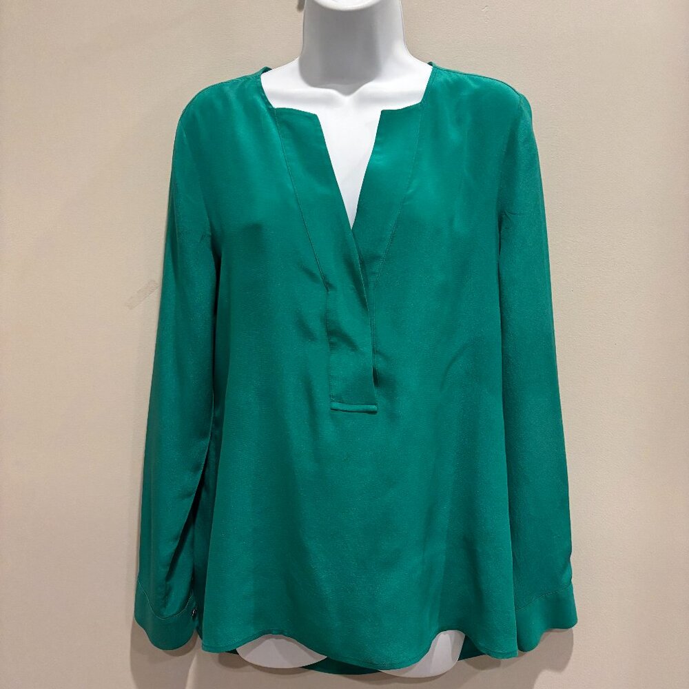 Banana Republic Kelly Green V-neck Long Sleeve Silk Blouse, Small